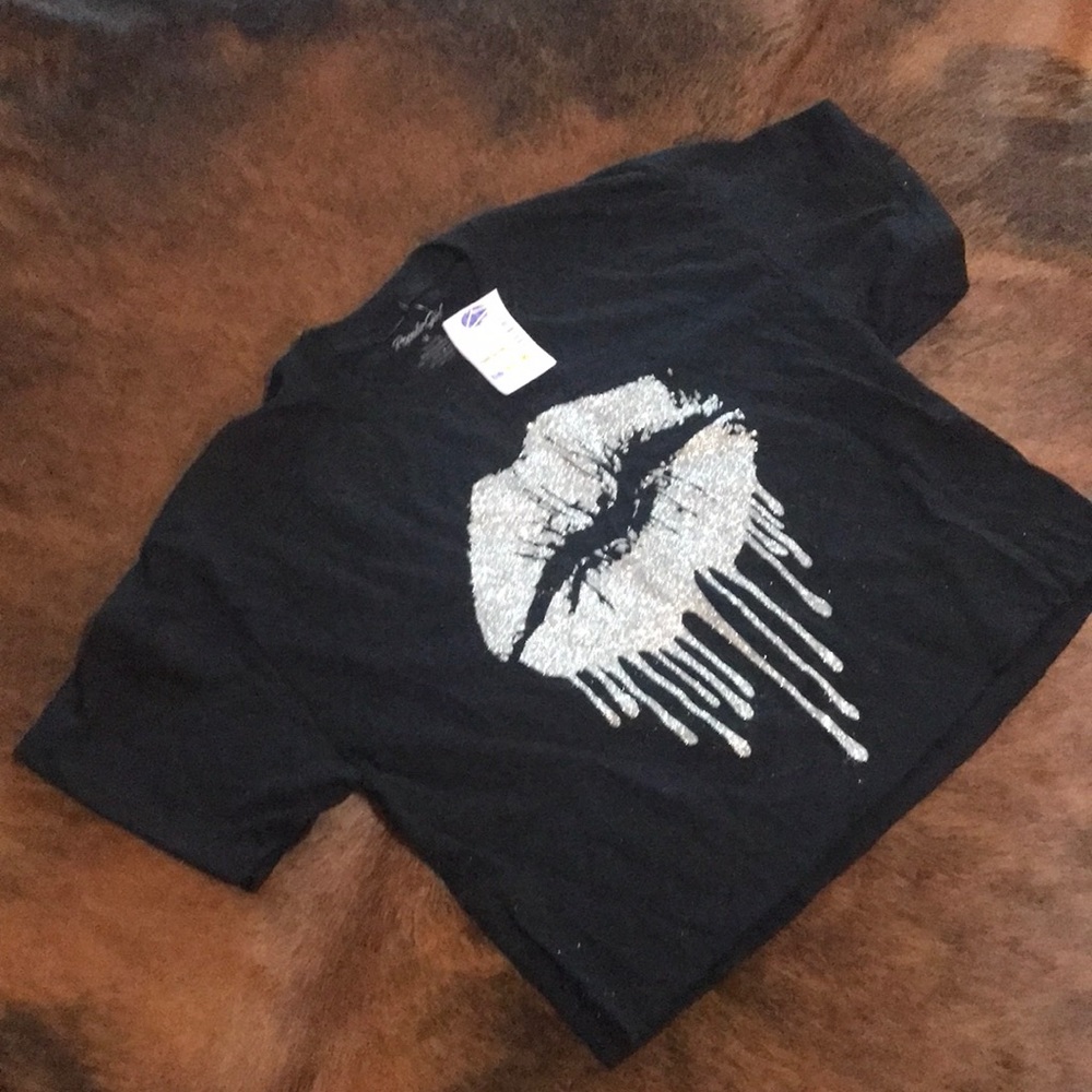 Popular girl women’s size medium. Never worn